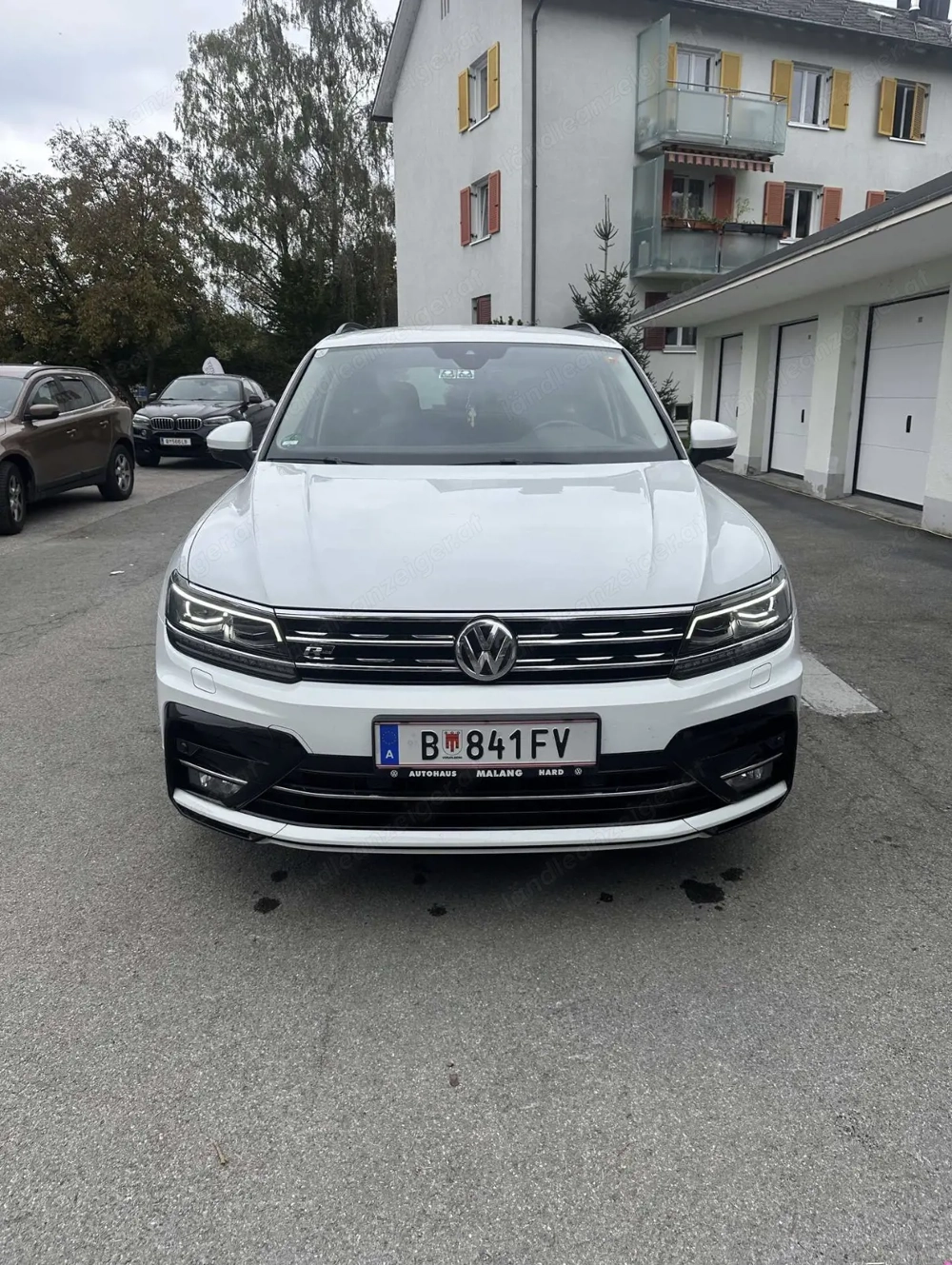 VW Tiguan R-Line SUV   Geländewagen