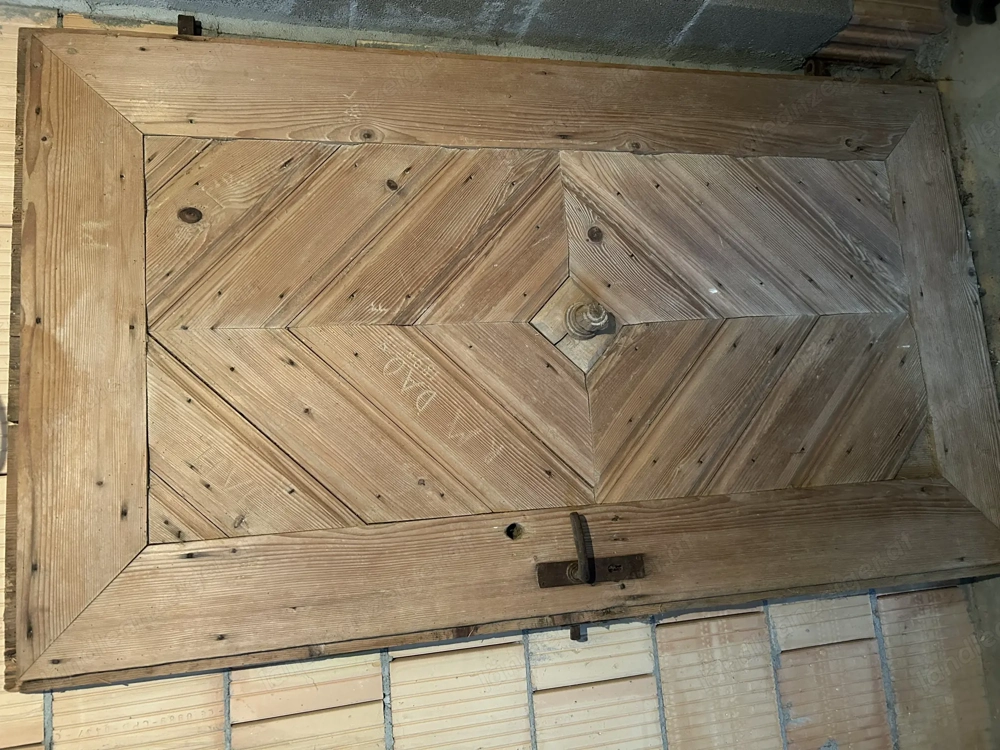 Alte Holztüre  Inschrift 1890 