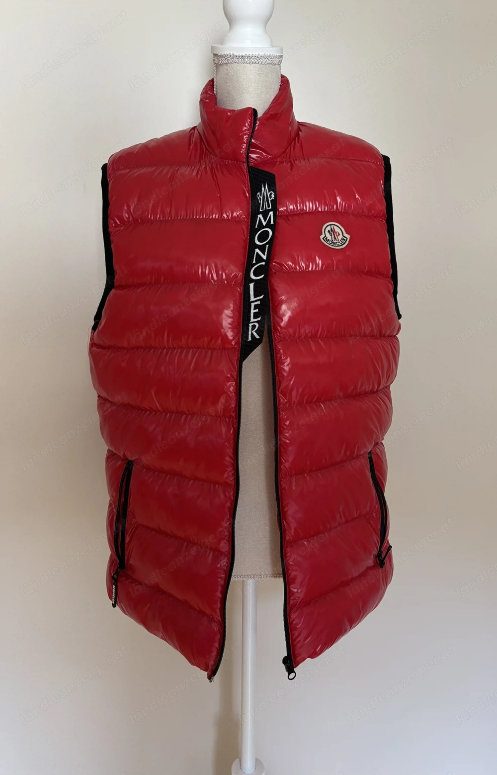 Ärmellose Weste rot schwarz