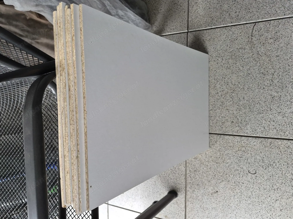 Fachböden zu verschenken