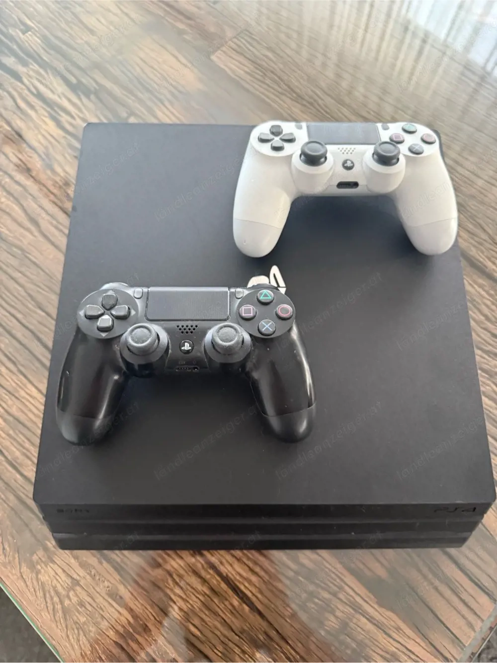 ps 4 pro mit zwei kontroler