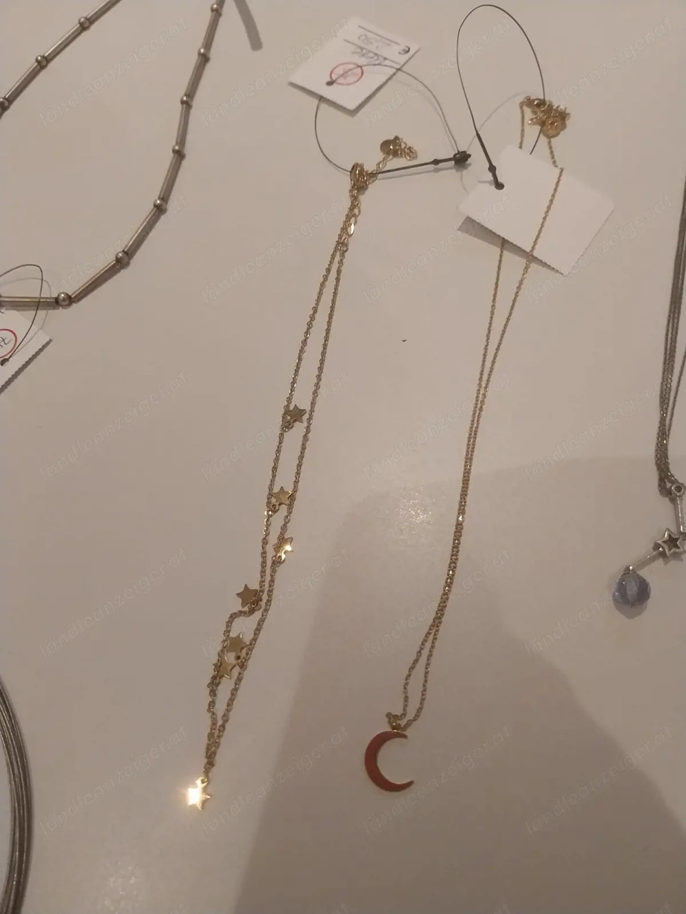 Bruchgold, Zahngold, defekter Schmuck, Ringe, Armreifen, Ketten, Anhänger, usw. gesucht.