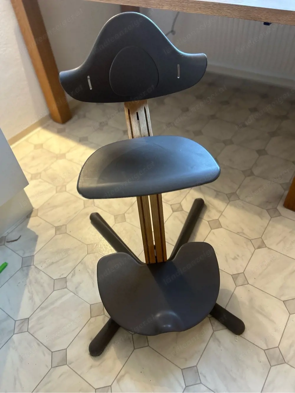 Kinderstuhl, Nomi höhenverstellbar