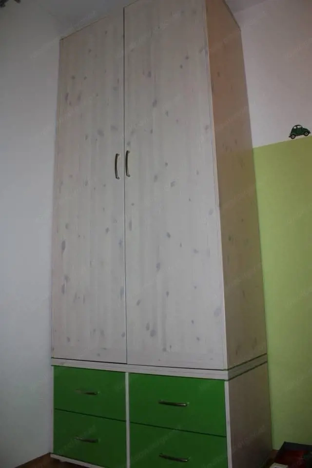 Kleiderschrank und Kommode Flexa