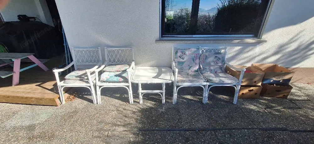 Gartenstühle mit Tisch