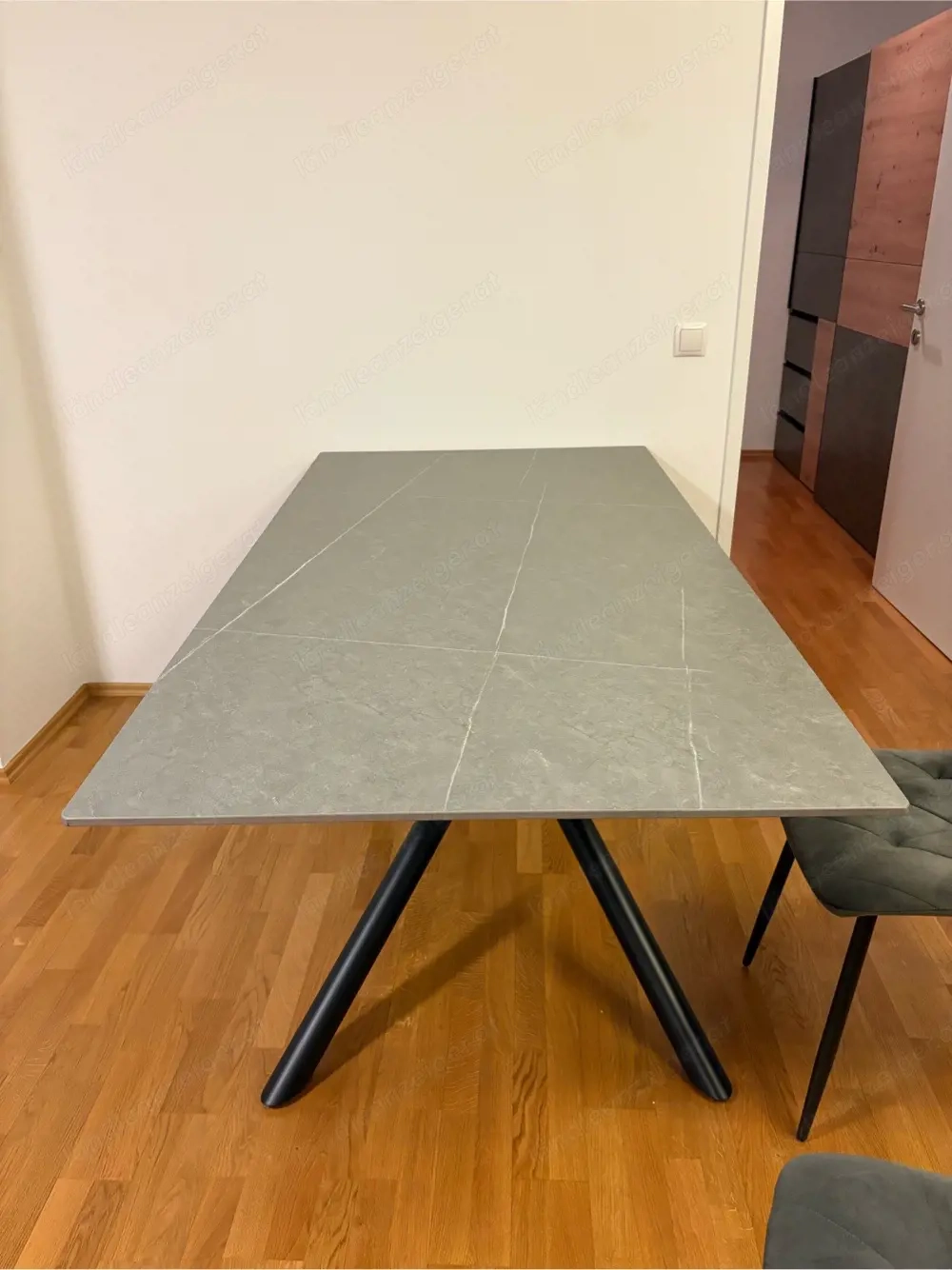 neuer Metall- Keramiktisch zu verkaufen