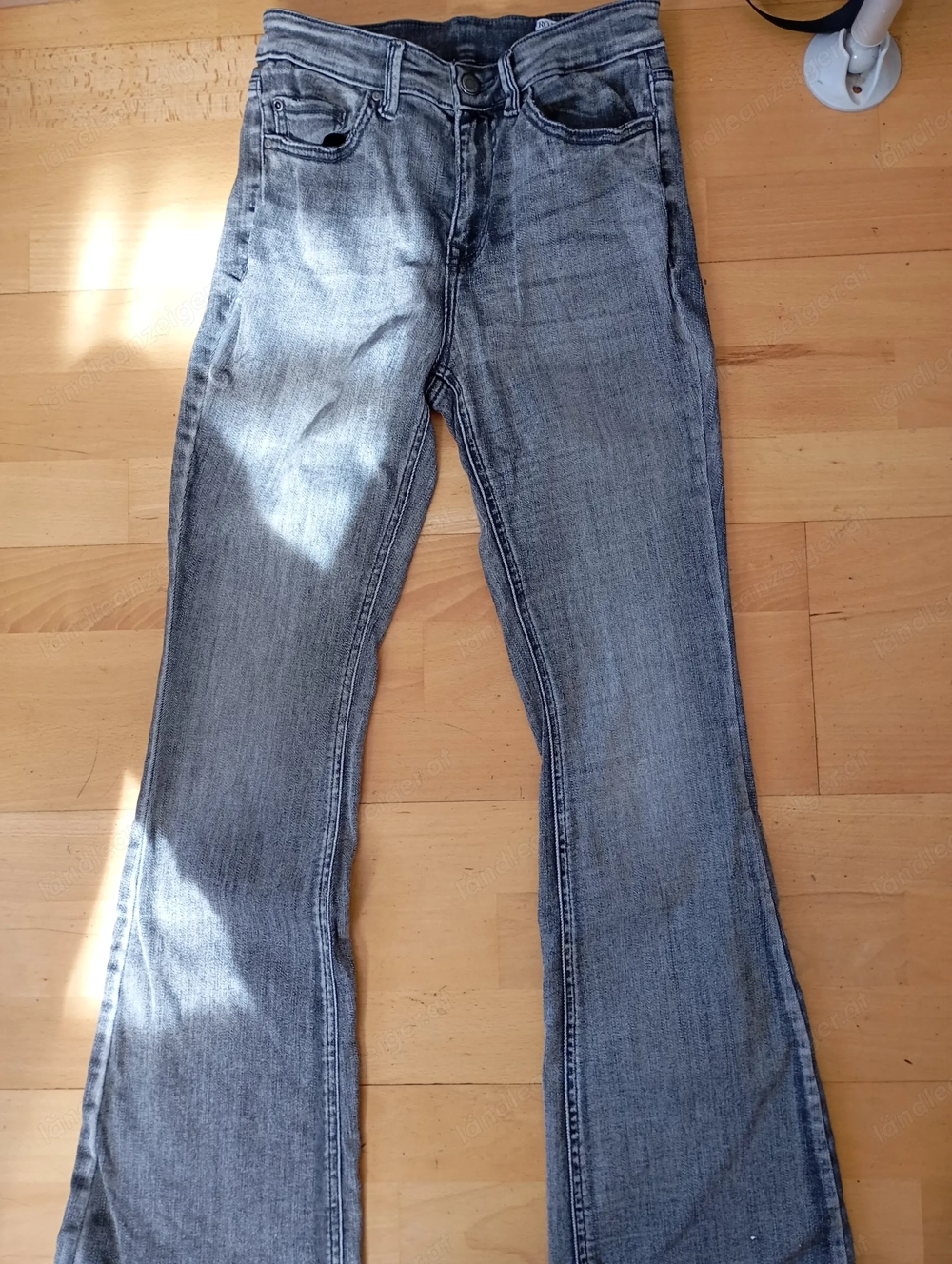 Flared Jeans in Grau