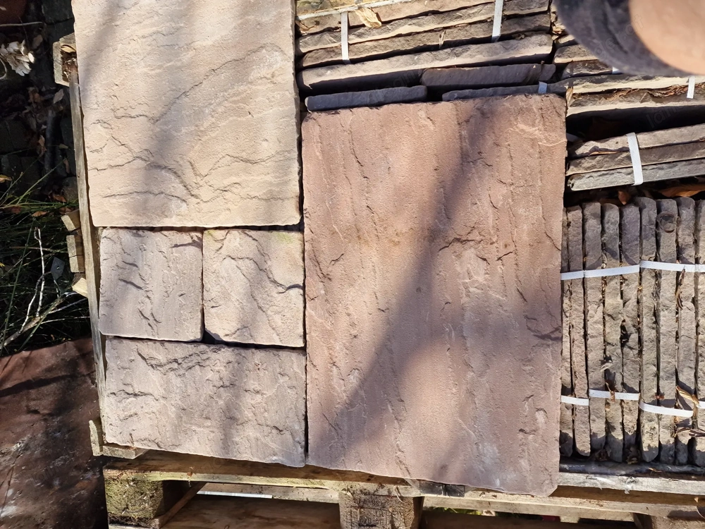 Steinplatten strukturiert