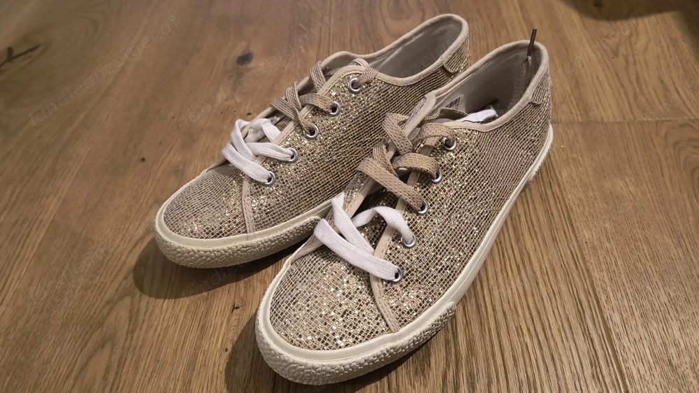 Gold glitzernde ungetragene Schuhe, von Tamaris