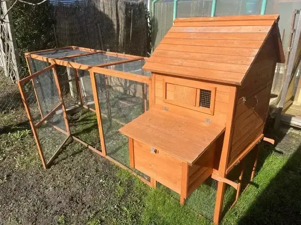 Hasenstall mit Freilaufgehege, Hühnerstall