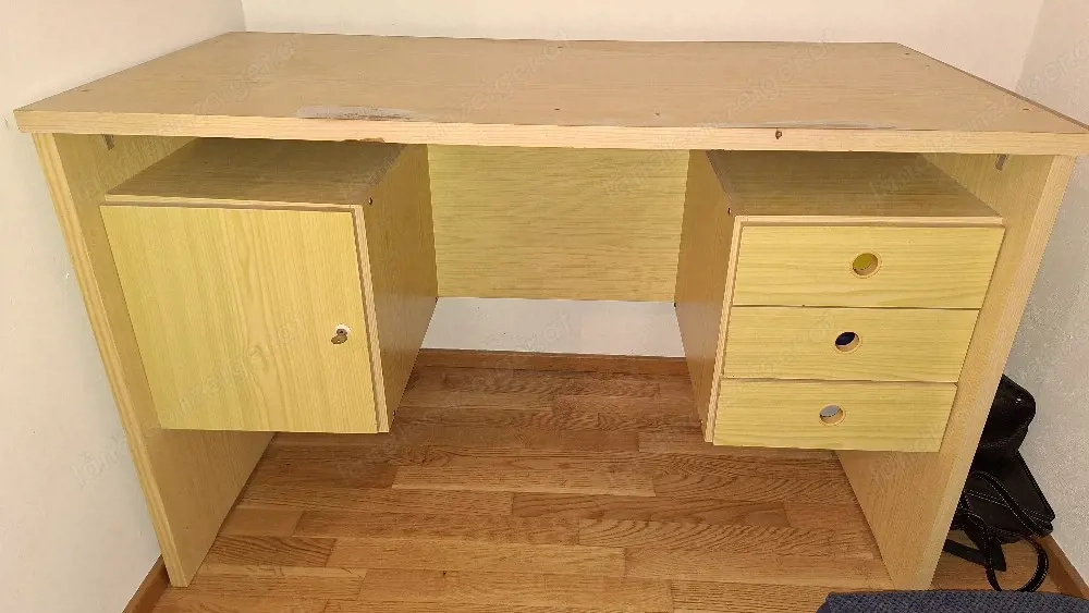 Schreibtisch zu verschenken