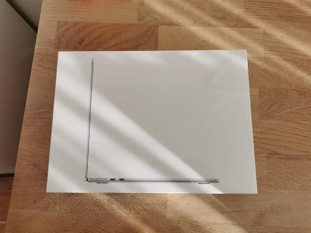 MacBook Air (13.6", Apple M2 Chip, 8 GB RAM, 256 GB SSD, 8-Core CPU und 8-Core GPU, Silber)