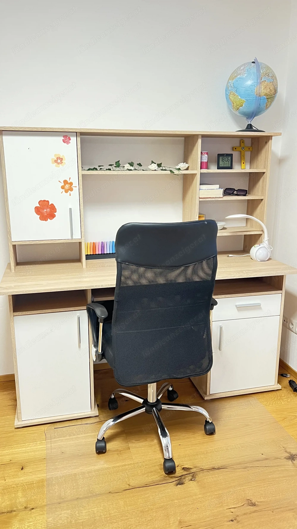 Jugendzimmer in Weiß mit Holzoptik   sehr guter Zustand