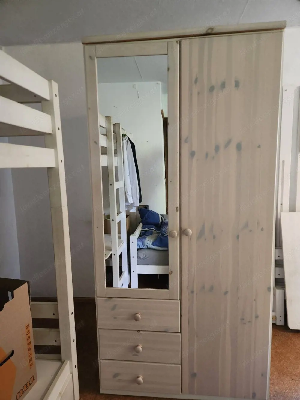 Kleiderschrank