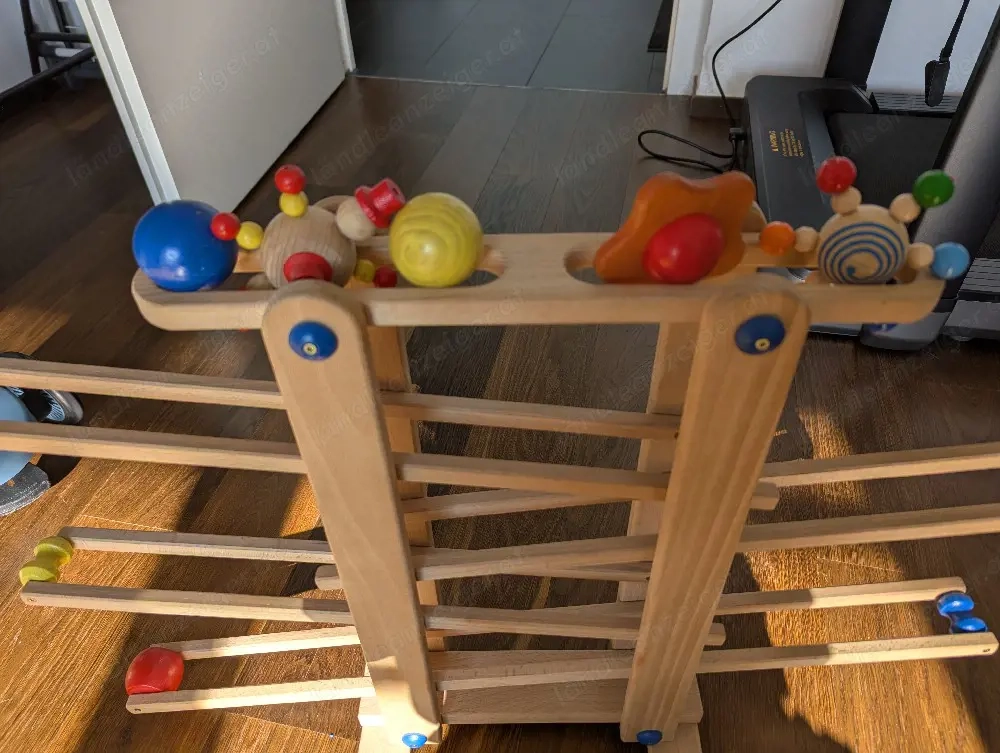 Kugelbahn aus Holz