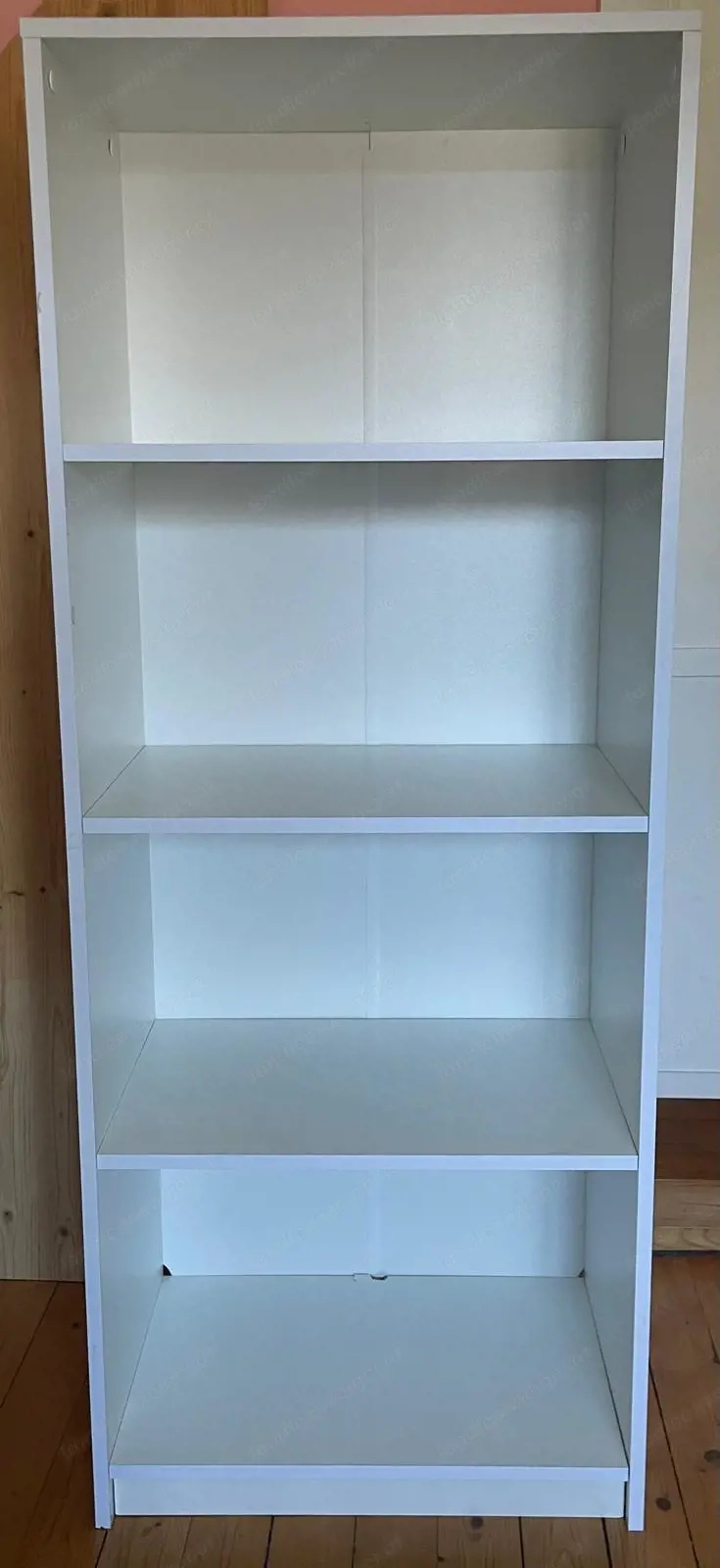Weißes Regal für Büro oder Kinderzimmer 
