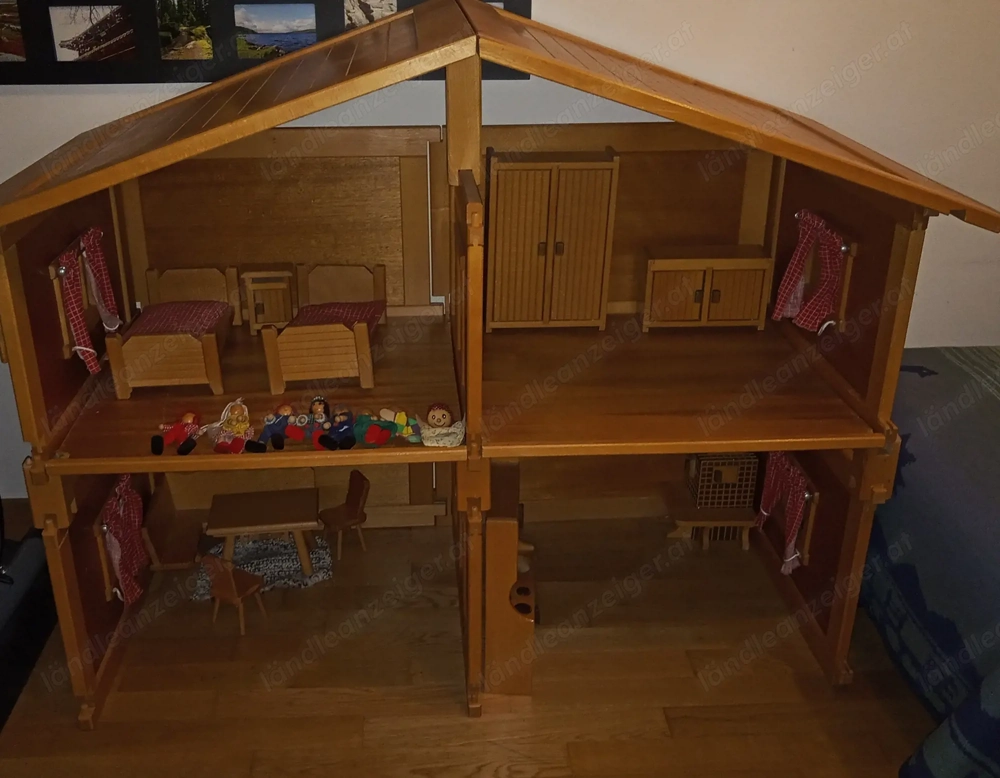 Puppenhaus aus massivem Holz