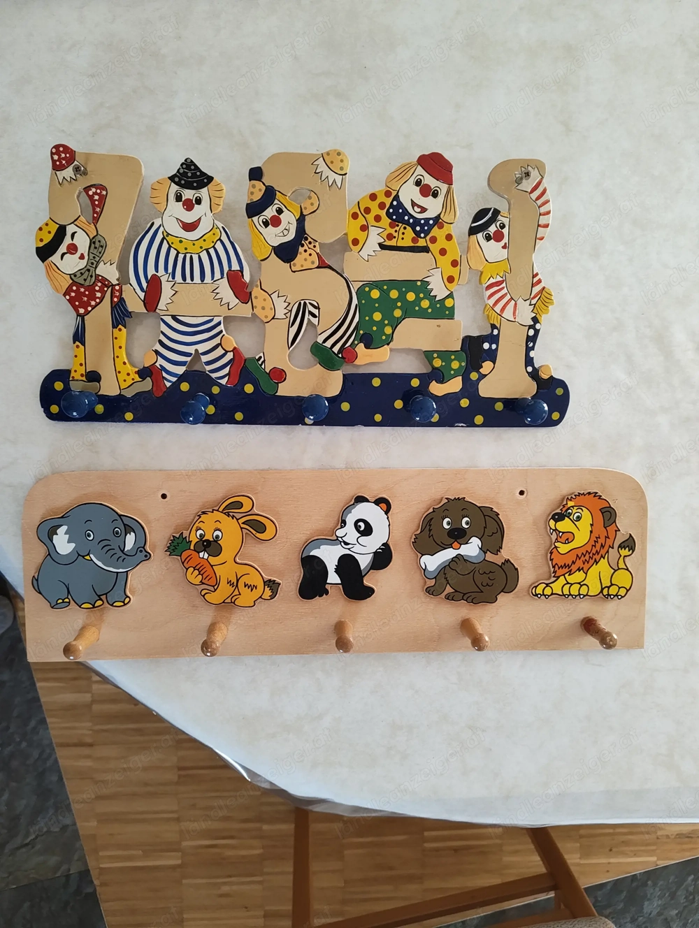 Kinder Garderobe 2 Stück zu verschenken 