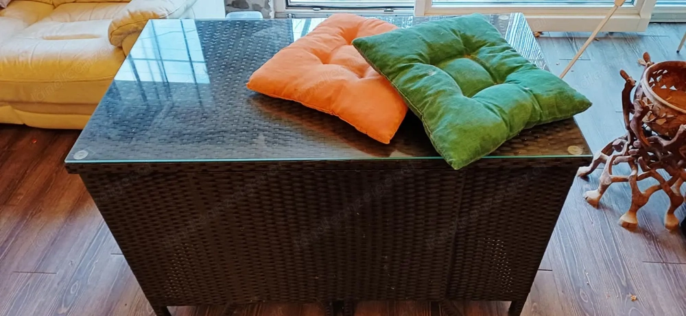 Rattan Möbel - Tisch mit Glasplatte und 2 verstaubaren Stühlen