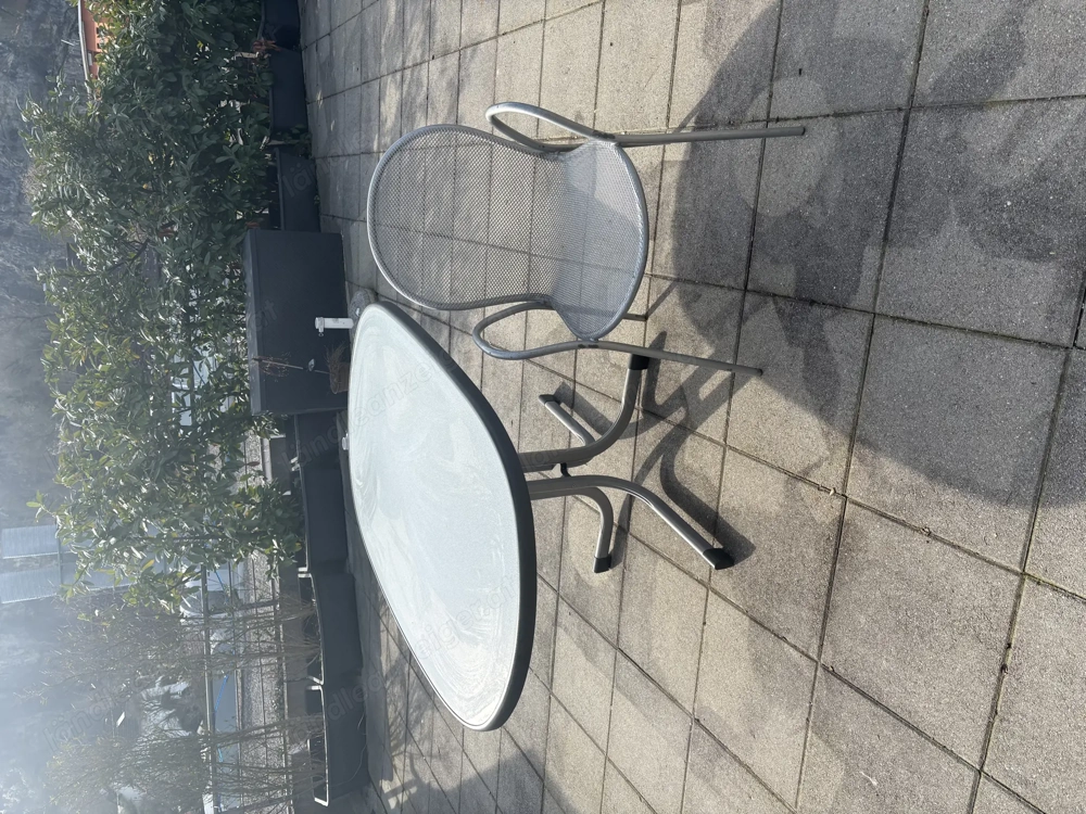 Gartentisch + 4 Stühle zu verschenken