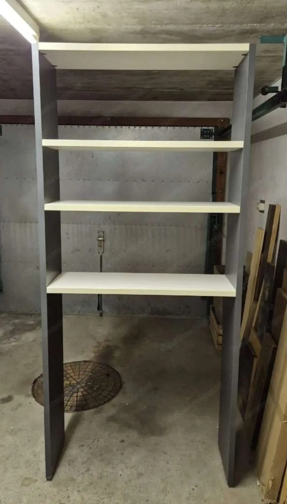 Regal mit 4 Tablare zu verschenken 