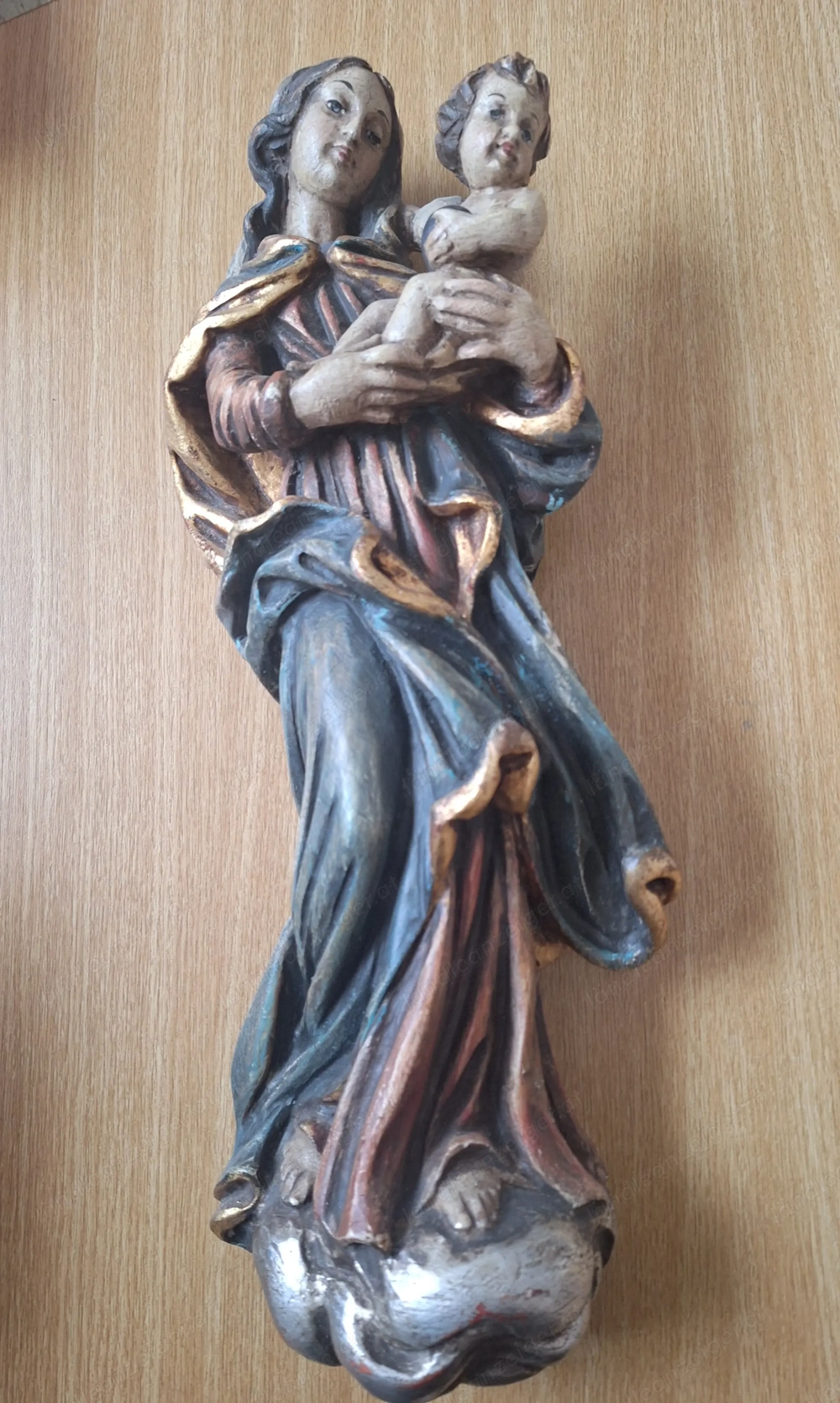 Mutter Gottes aus Holz