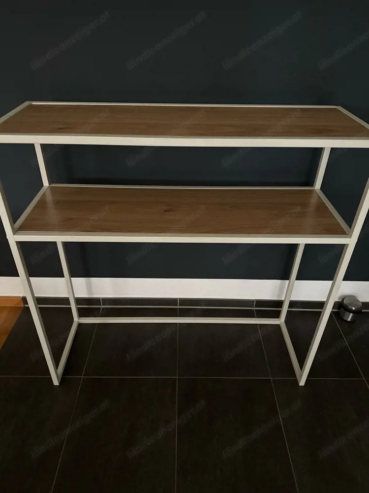 Konsolentisch im Industrie-Design