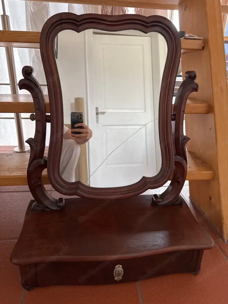 brauner Schminktisch