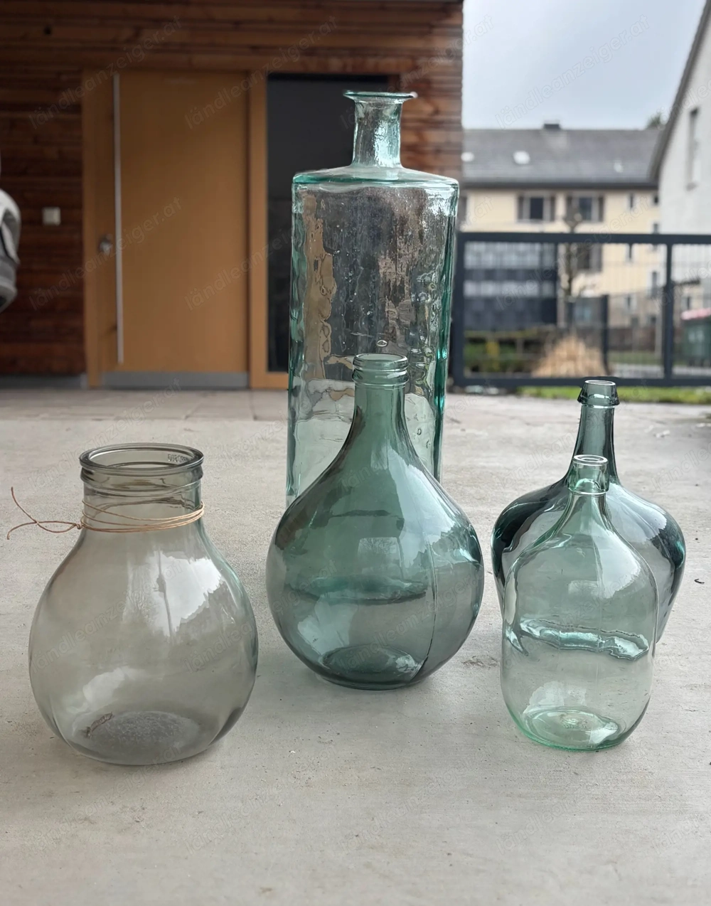 4 dekorative Glasflaschen in verschiedenen Größen   Vintage Stil   Top Zustand