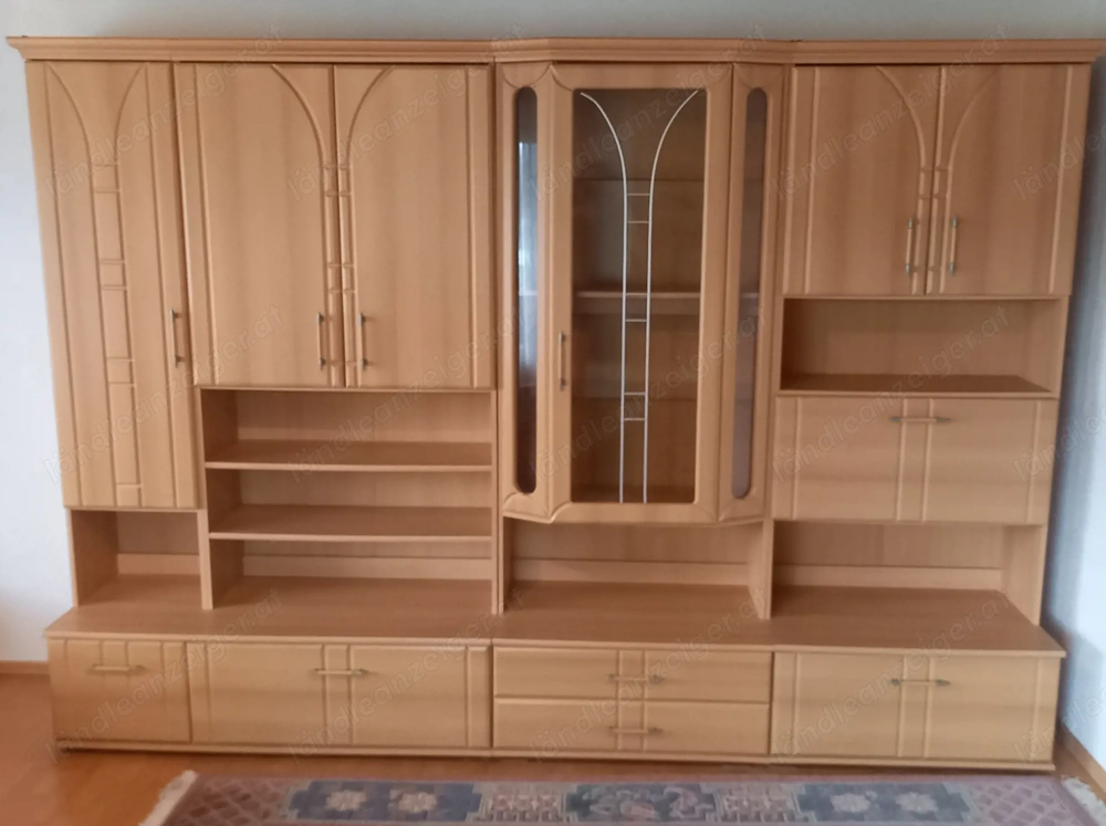 Wohnwand Buche, mit Glasvitrine