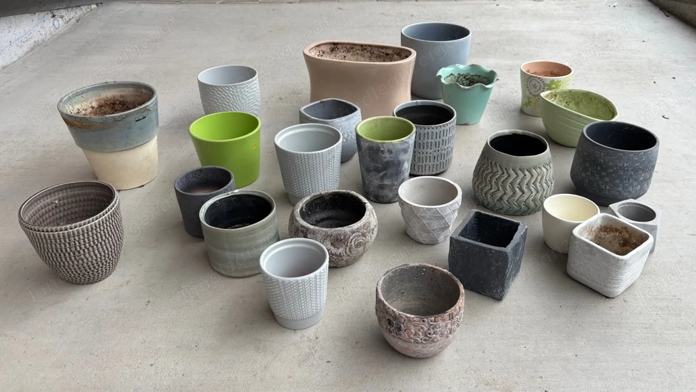 Zum Verkauf steht ein Set aus 10 dekorativen Blumentöpfen für den Innenbereich in unterschiedlichen 