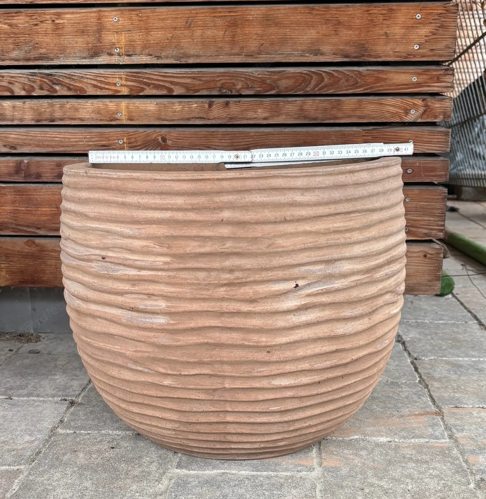 Großer Pflanztopf   40 cm   geriffeltes Design   wetterfest für Außenbereich