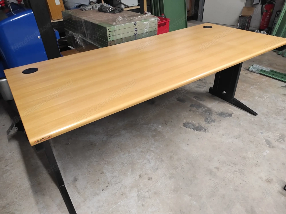 Schreibtisch   Arbeitstisch