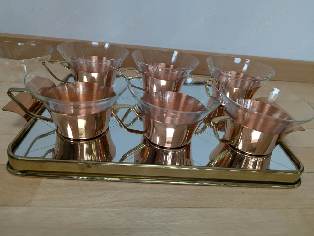 Spiegeltablett mit Tassen aus Kupfer und Messing 