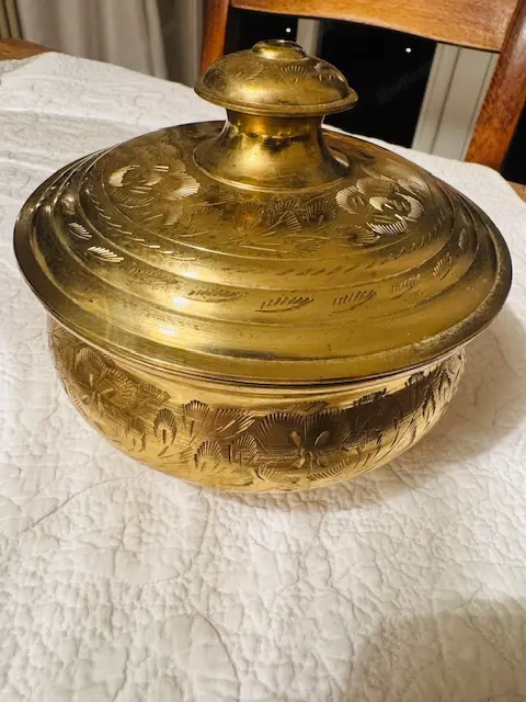 Messingschale mit Deckel