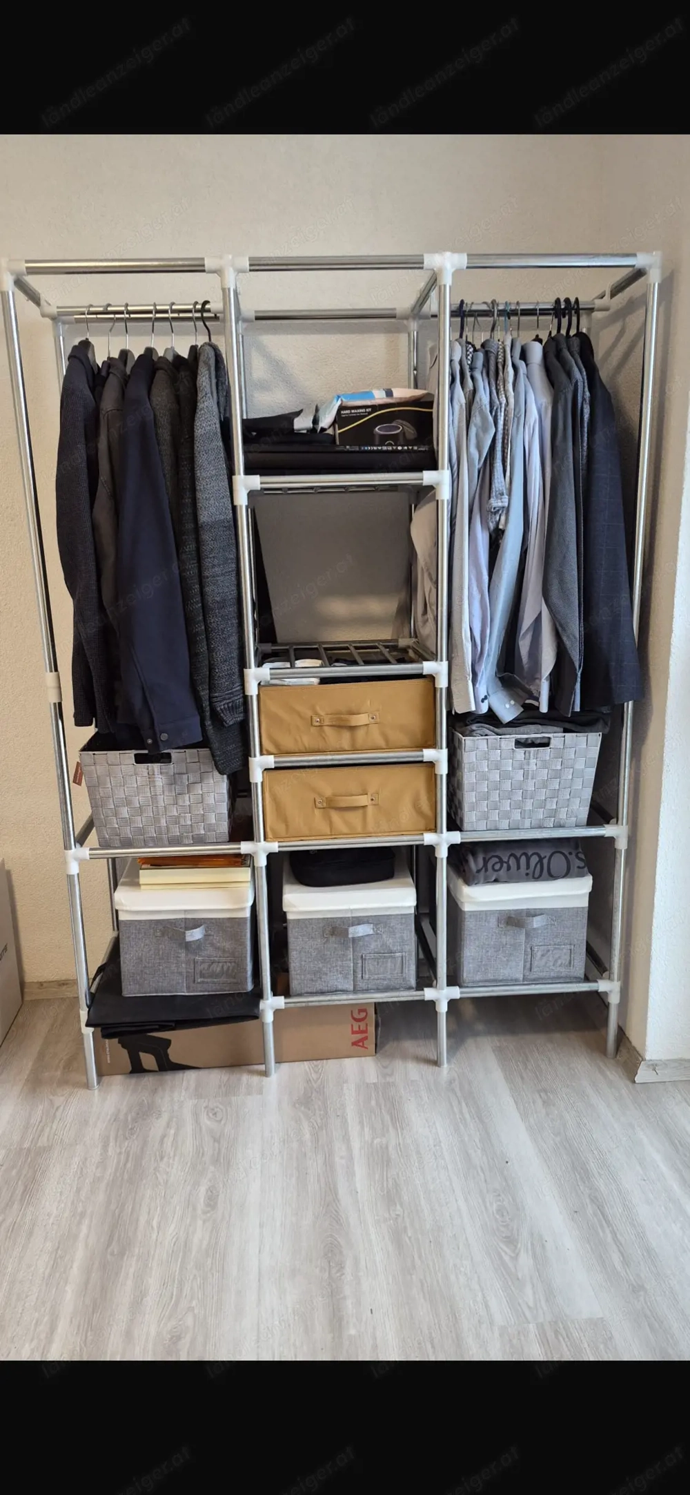 Offener Kleiderschrank 