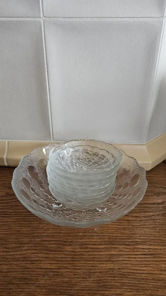 Glasschüssel mit Schälchen