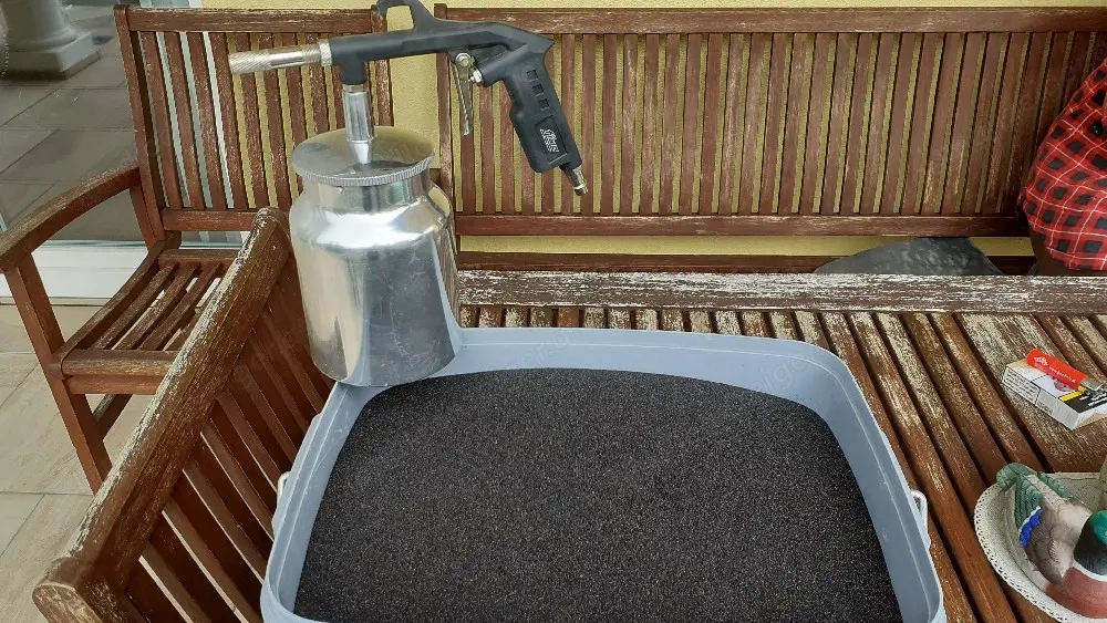 30 kg Sandstrahl Granulat mit Düsen Sprühgerät um 20. - Euro   zu verkaufen