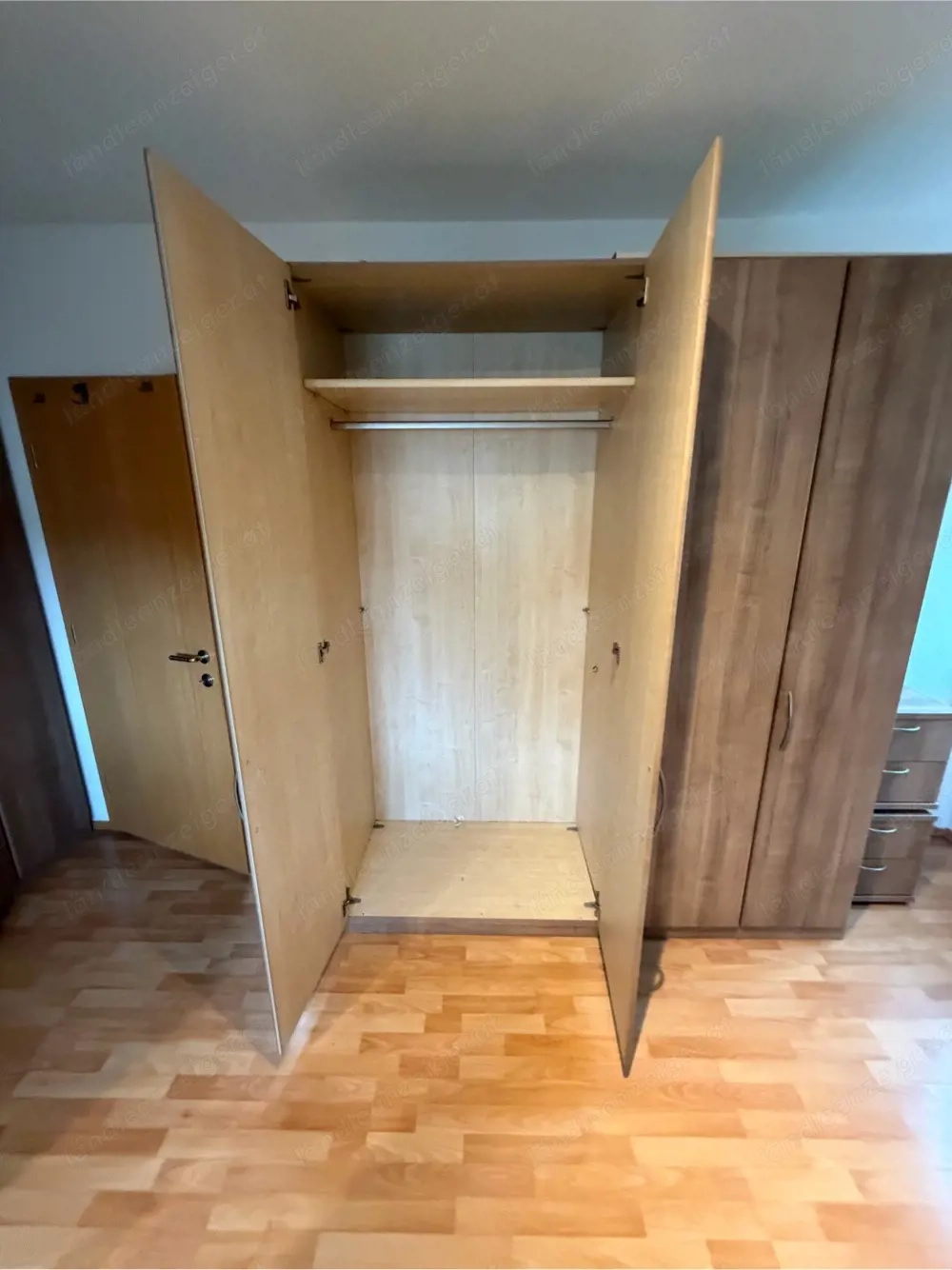 Kleiderschrank