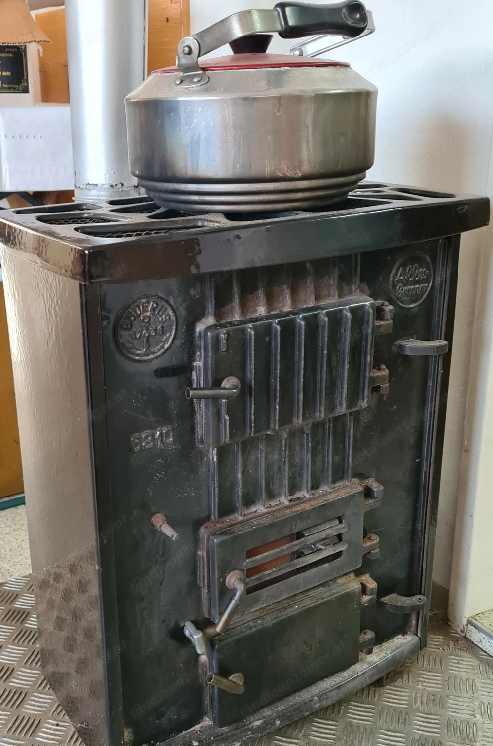 Holz und Kohleofen zu verschenken