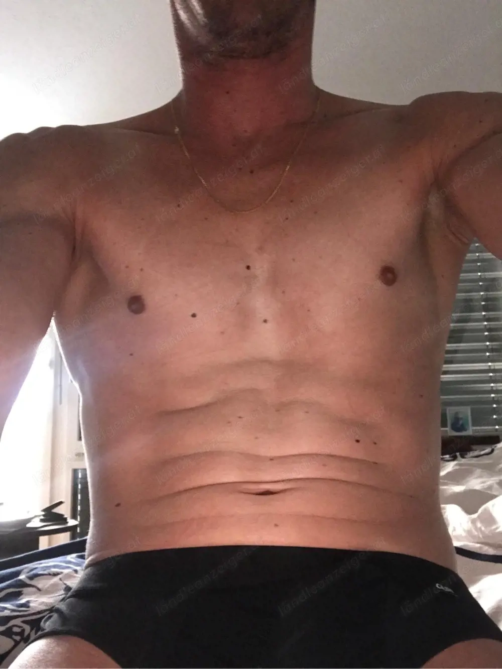 Suche Frau mit Pelz.