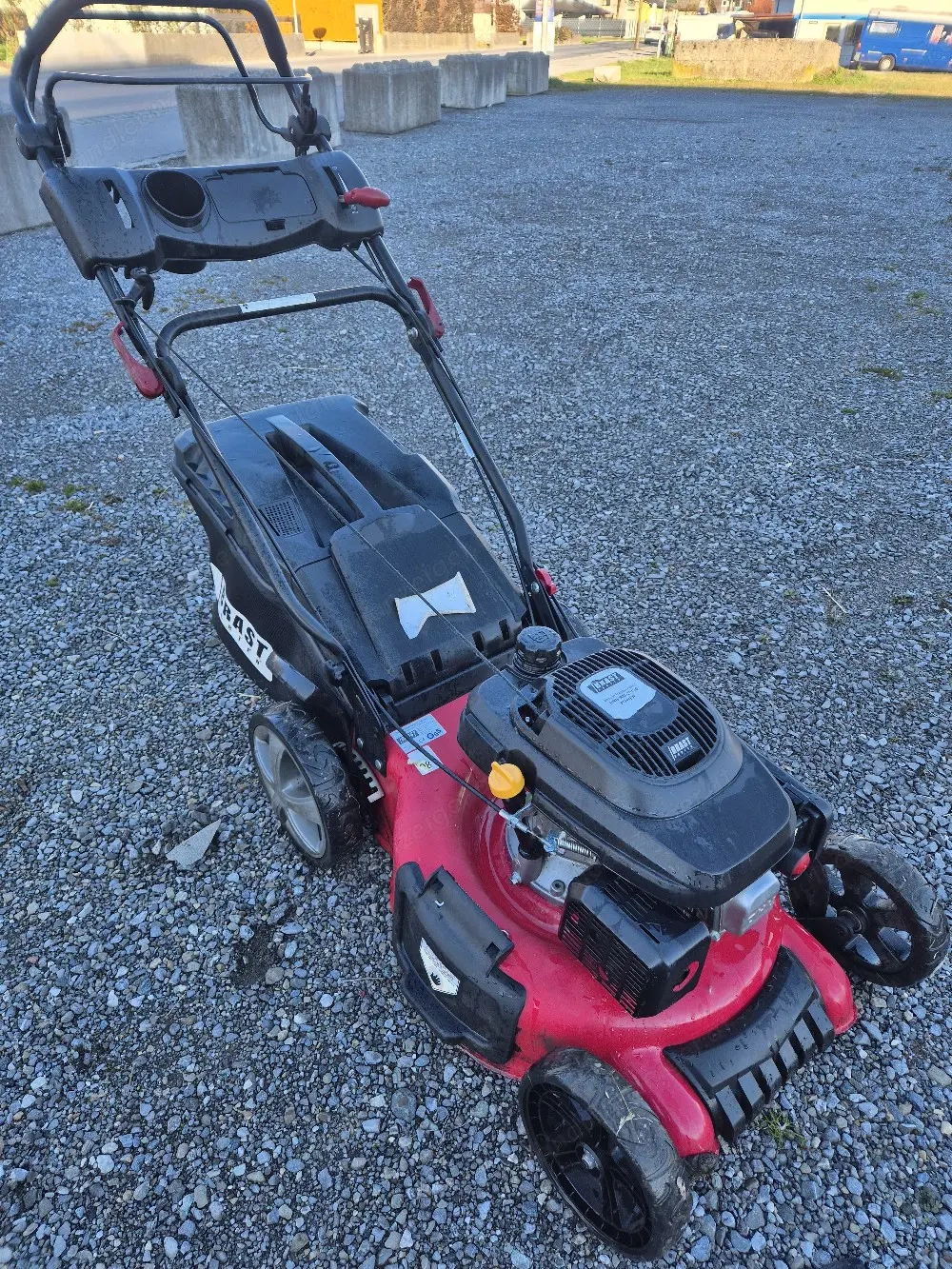 Rasenmäher mit Antrieb