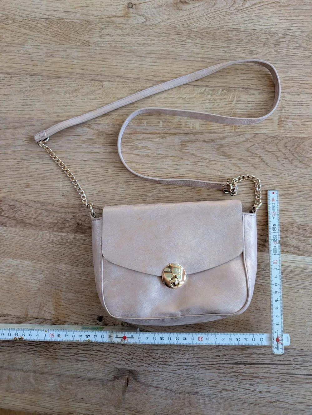 Elegante Umhängetasche in Nude Rosé mit Gold-Details