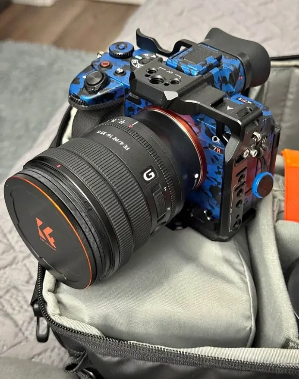 Ich verkaufe meine Sony a7R V mit nur 1846 Auslösungen und umfangreichem Zubehör.