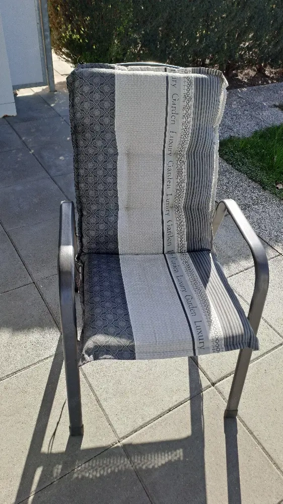 4 Gartenstühle mit Auflage zu verkaufen 