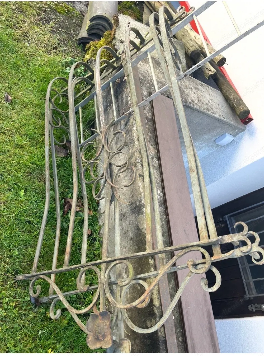 2 Handgeschmiedete Fenster-Gitter