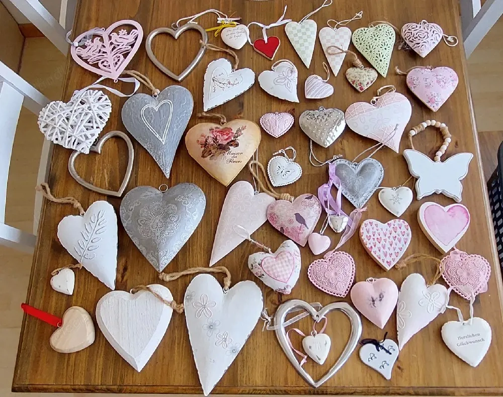40 Stk. Deko Herzen NEU