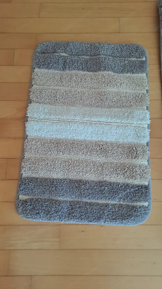 Neuer Bad Teppich Größe 90x60 60x40 zu verkaufen nur Telefonisch erreichbar 0650 7104126 Danke 