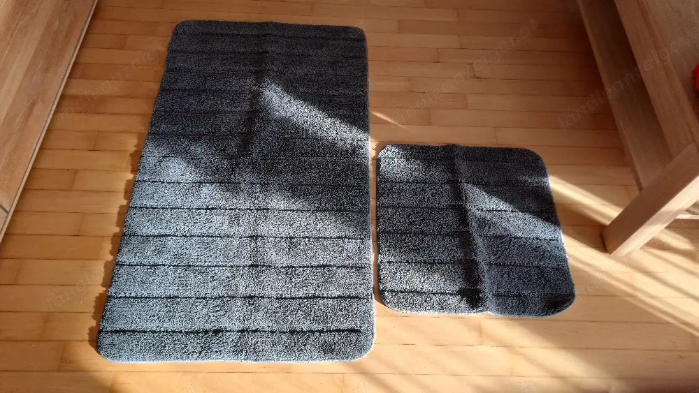 Bad Teppich Größe 110x60    50x48 zu verkaufen währ es will ruf mich an nur Telefonisch erreichbar 