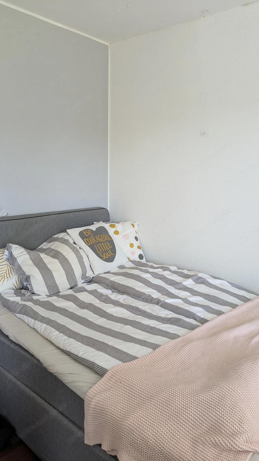 graues Bett 140x200cm